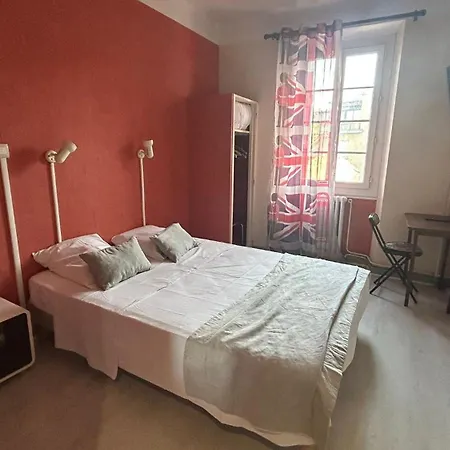 Au Royal فندق 2*
