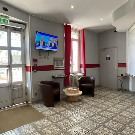 Au Royal فندق 2*