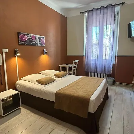 Au Royal 2* قرقشونه